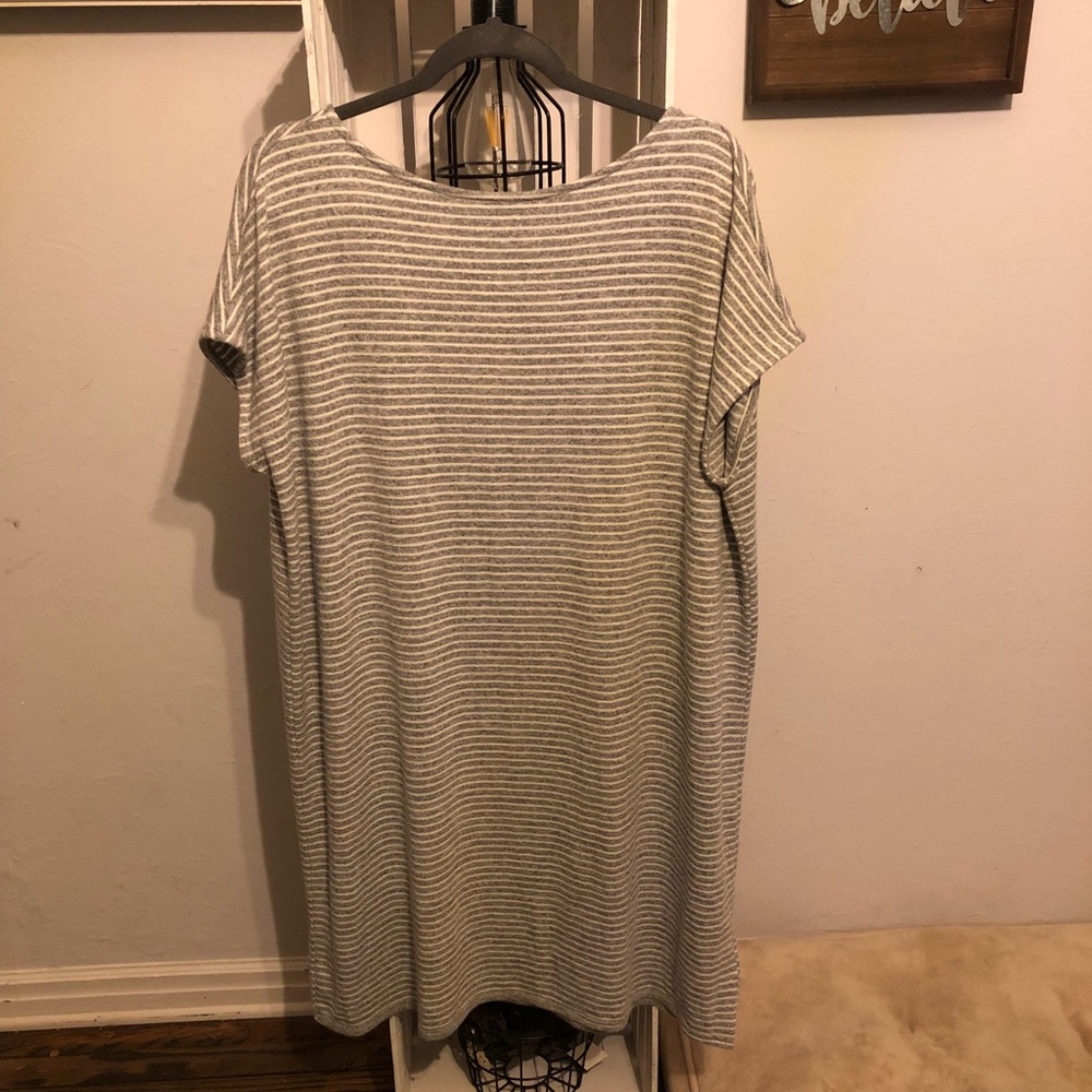 EUC Gap Softspun Gray and White Stripe Dress XL